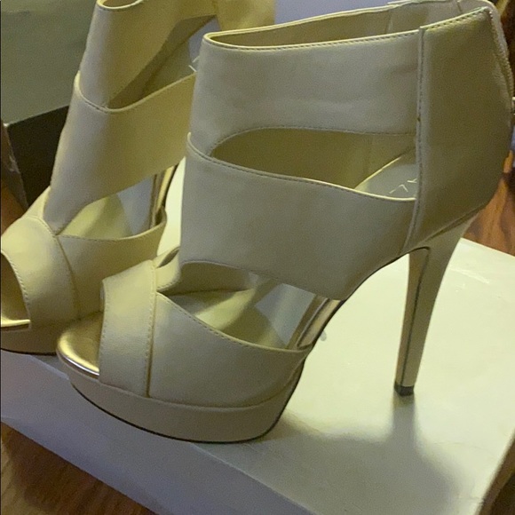 Heels - Picture 2 of 4